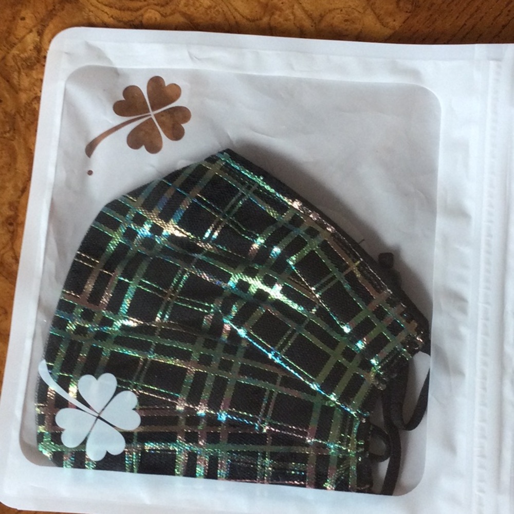 SHEIN Holiday Mask